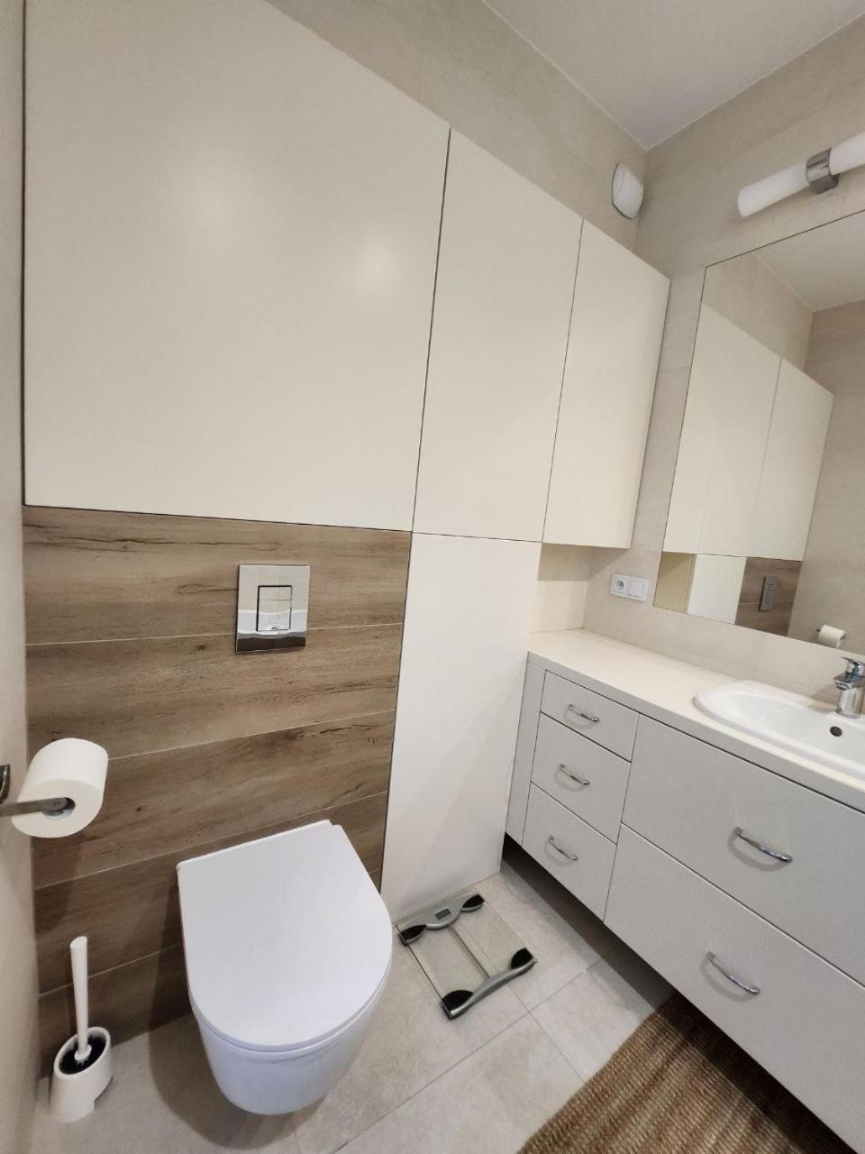 Chopin Airport Apartments Warsawa Bagian luar foto