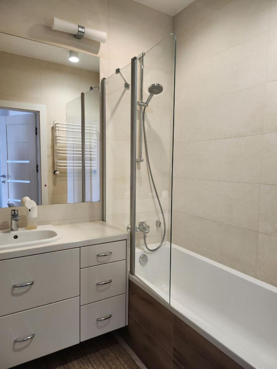 Chopin Airport Apartments Warsawa Bagian luar foto