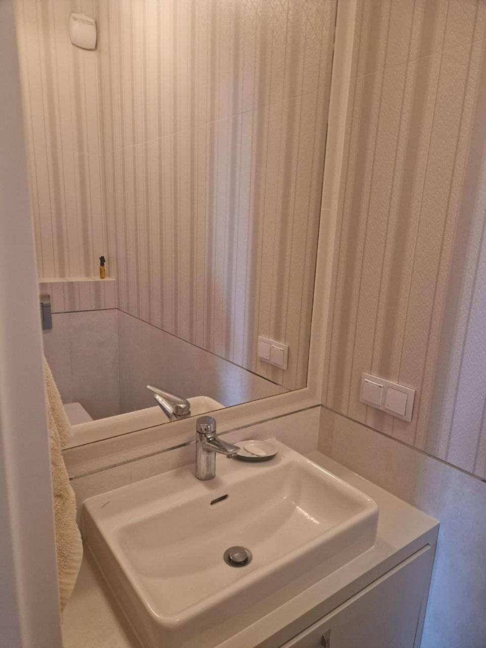 Chopin Airport Apartments Warsawa Bagian luar foto